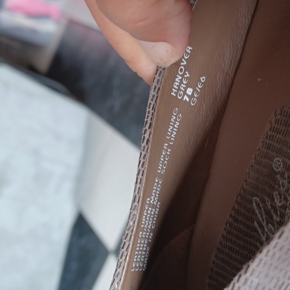 Earthies Size 7B EUC Taupe & Brown, don't fit like narrow shoes - Picture 5 of 5